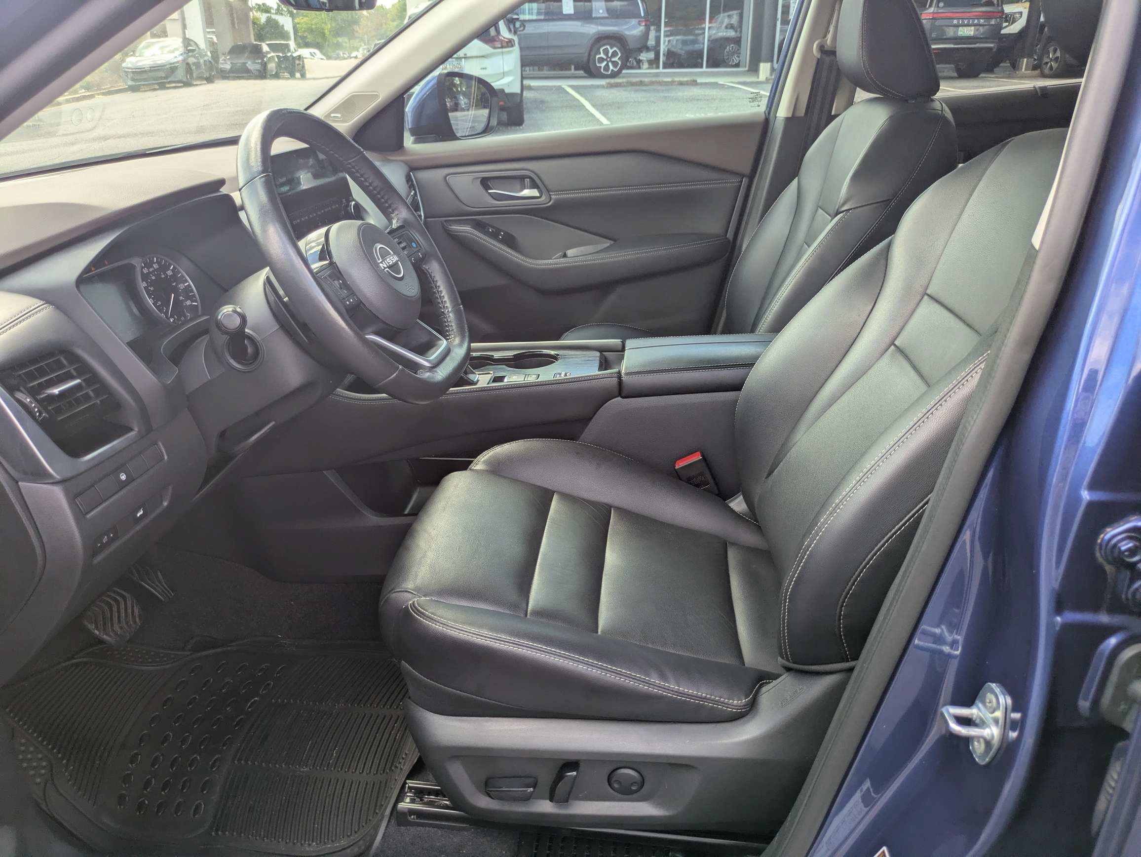 Used 2022 Blue Nissan SL image 17