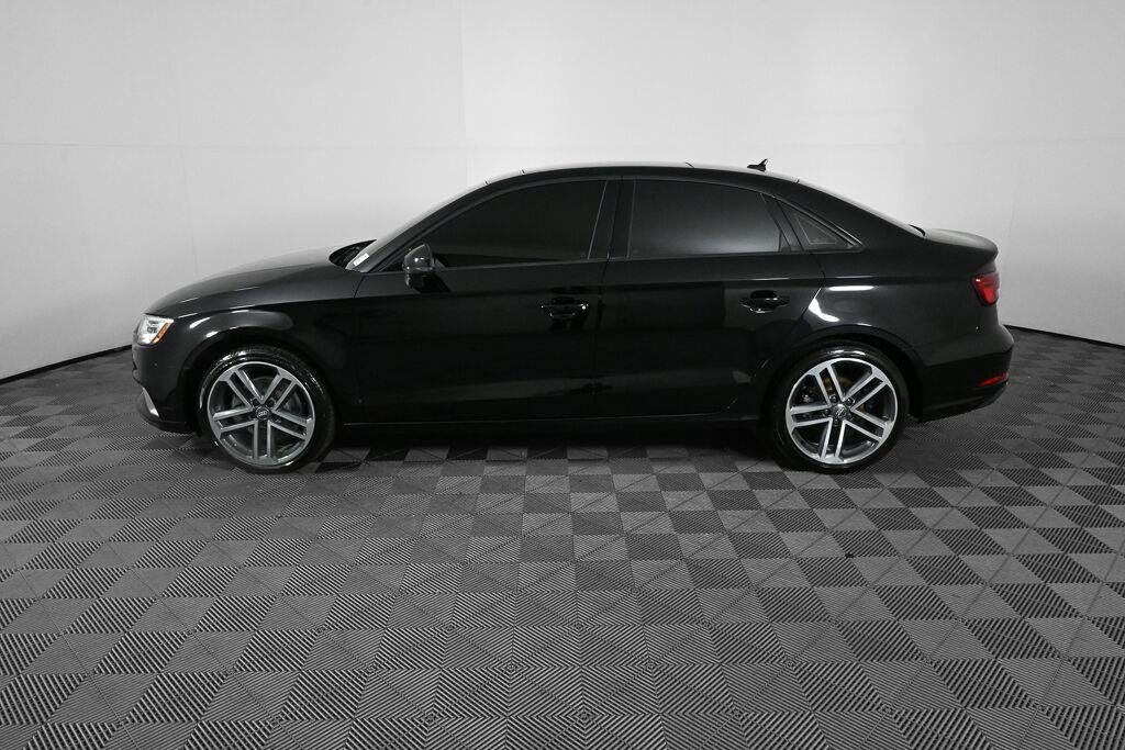 Used 2018 Brilliant Black Audi Premium image 3