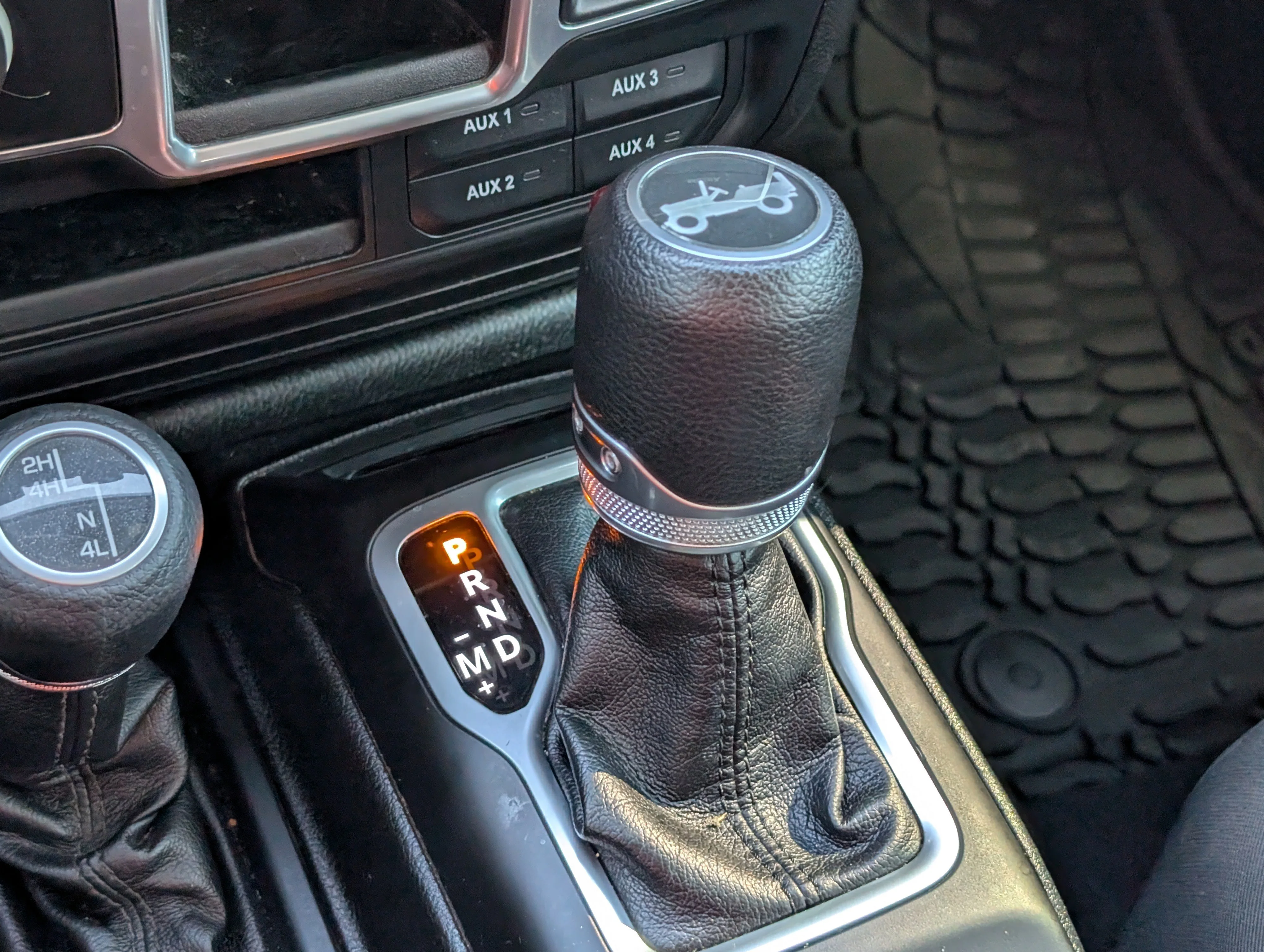 Used 2018 White Jeep Sport image 63