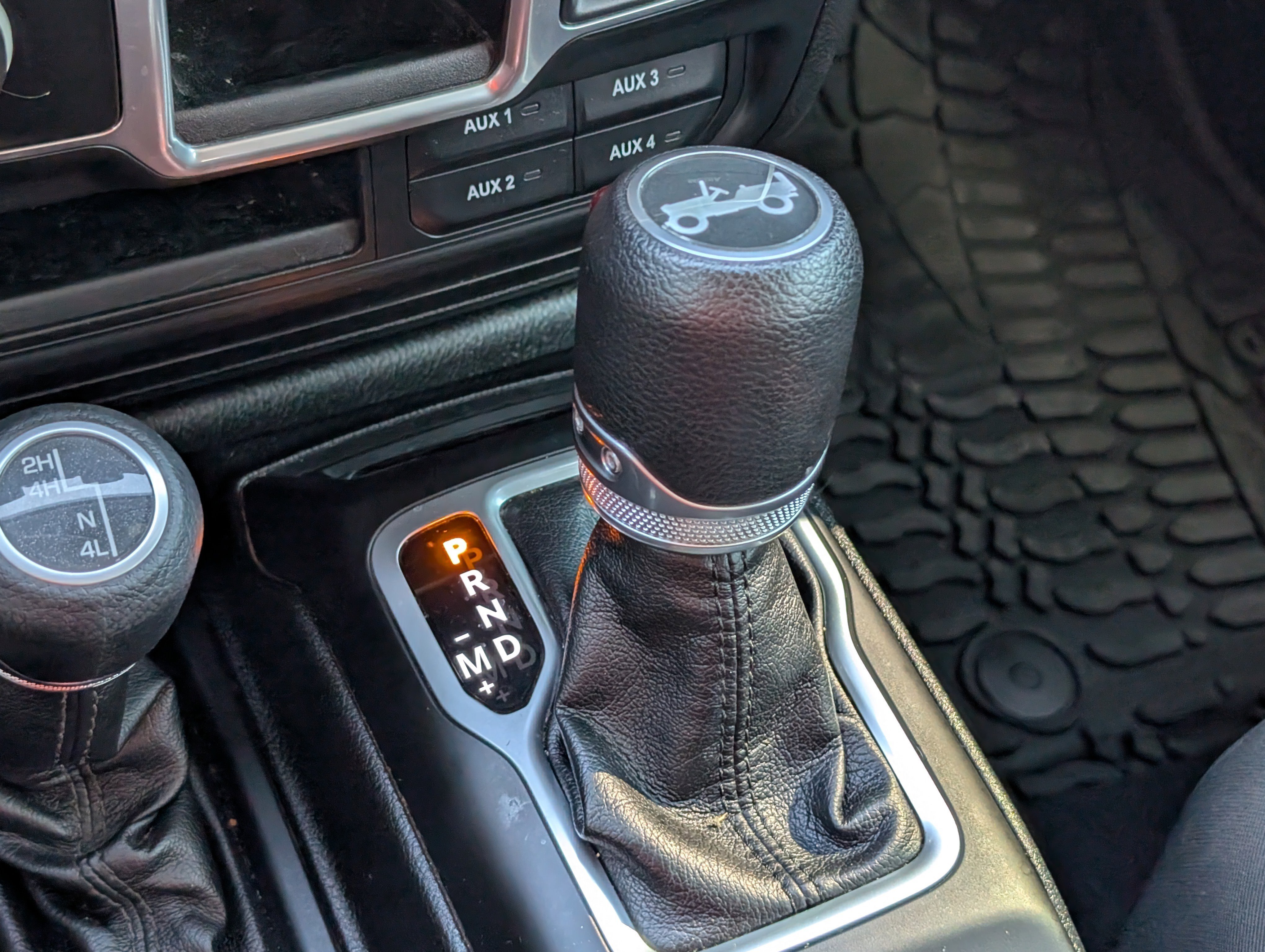 Used 2018 White Jeep Sport image 63