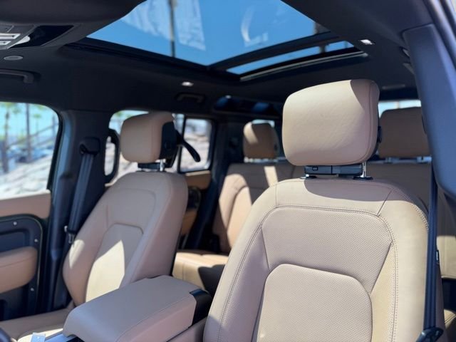 New 2026 Woolstone Green Land Rover X-Dynamic SE image 6