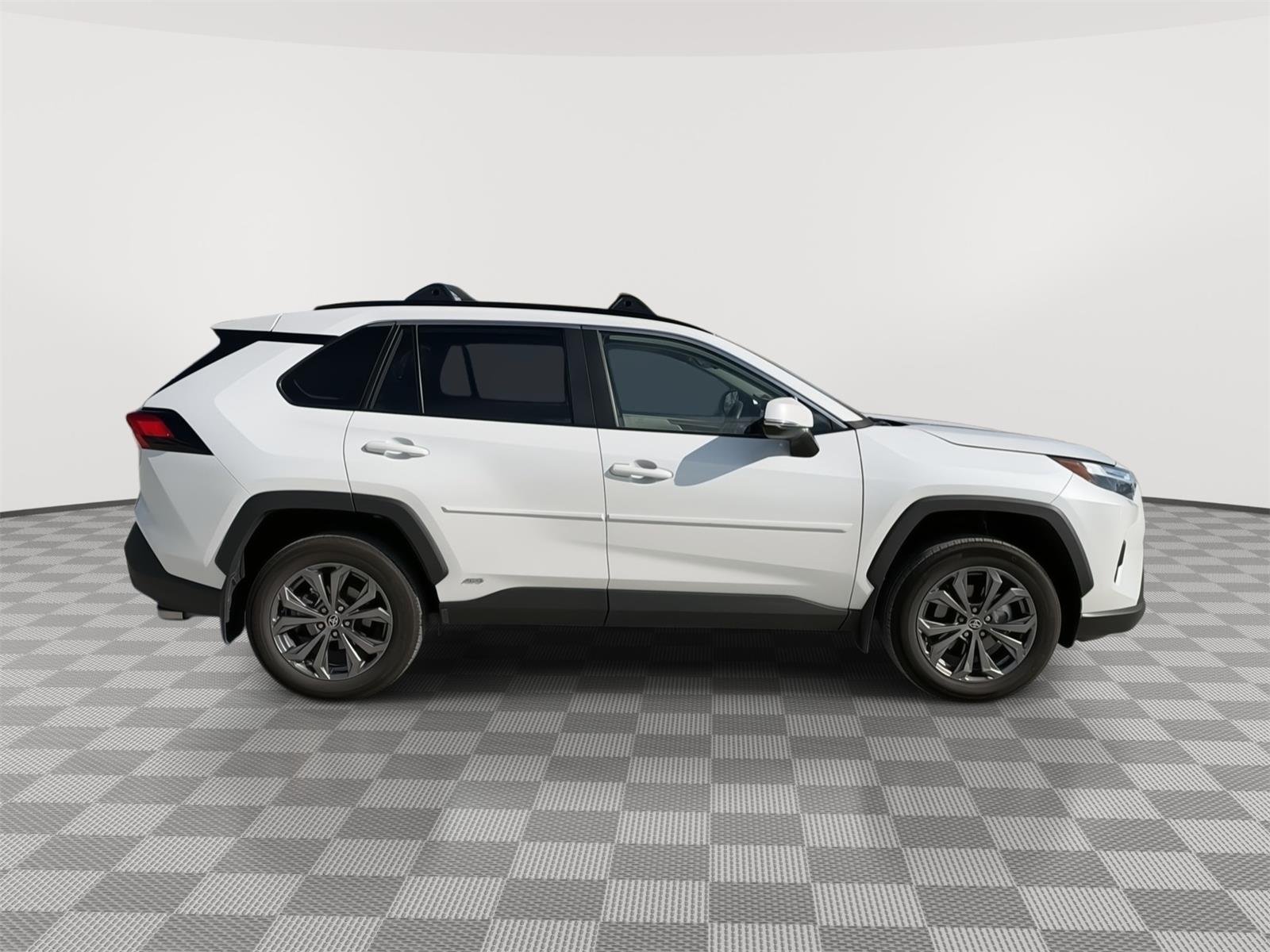 Used 2025 Wind Chill Pearl Toyota XLE Premium image 14