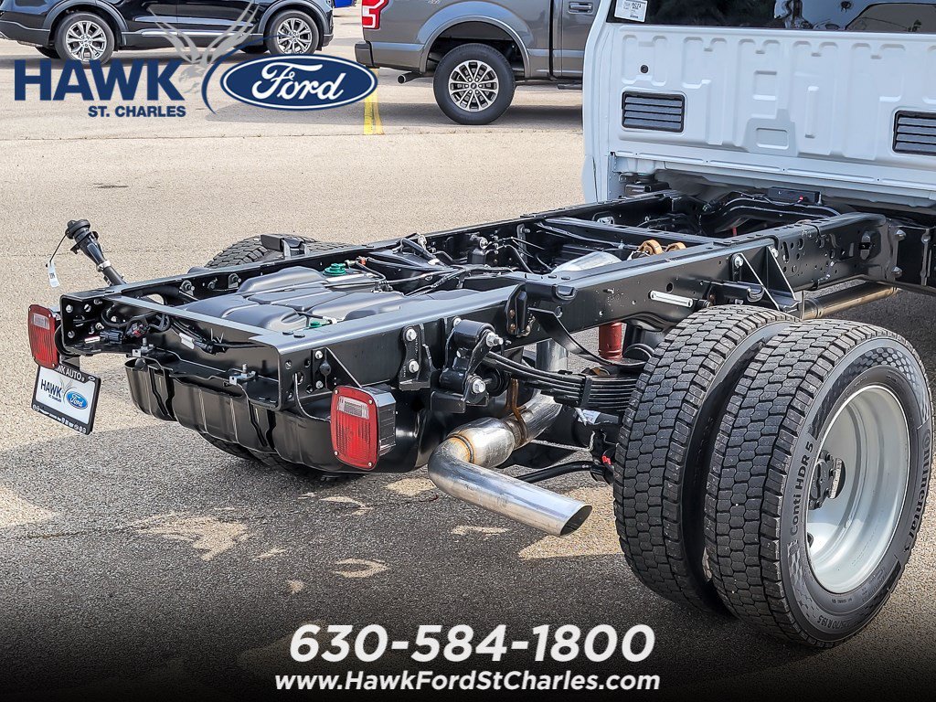 New 2026 Oxford White Ford F-450® XL image 6