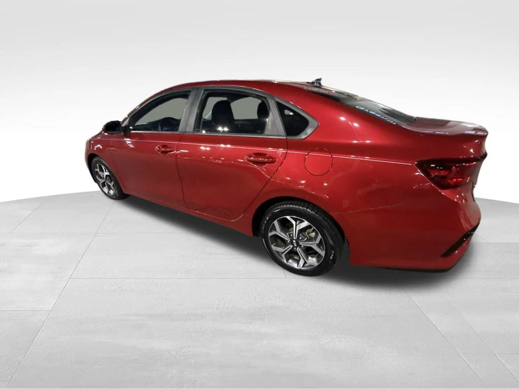 Used 2021 Red Kia LXS image 3