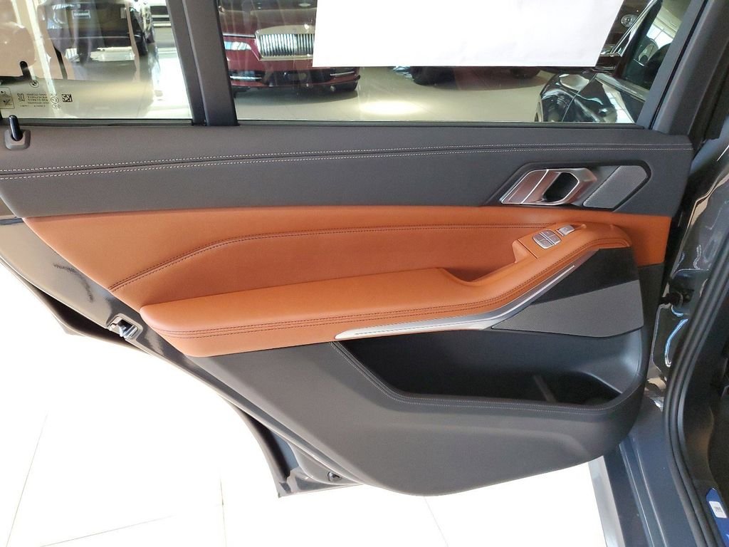 2025 BMW X7 ALPINA XB7 - Photo 9