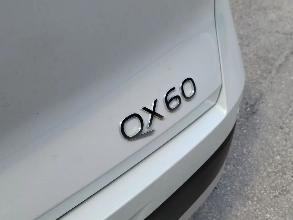 New 2027 RADIANT WHITE INFINITI Luxe FWD image 6