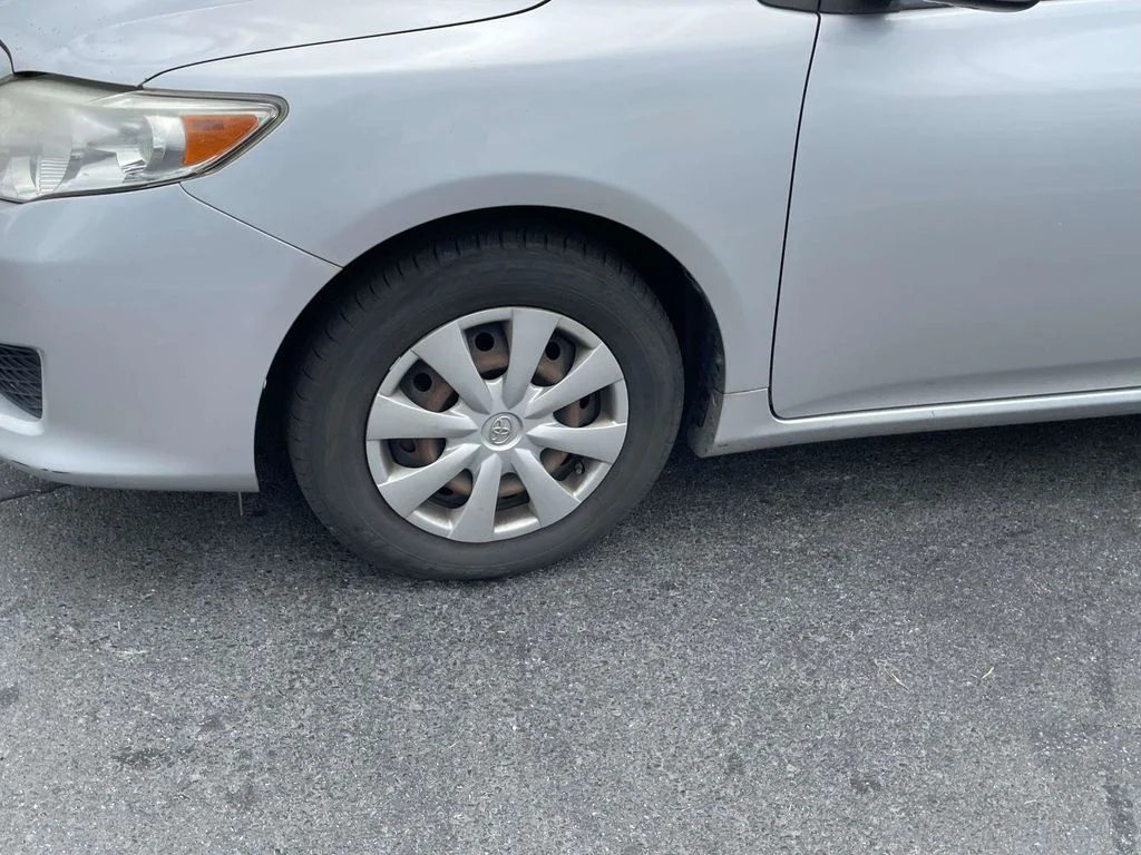 Used 2010 Silver Toyota LE image 11