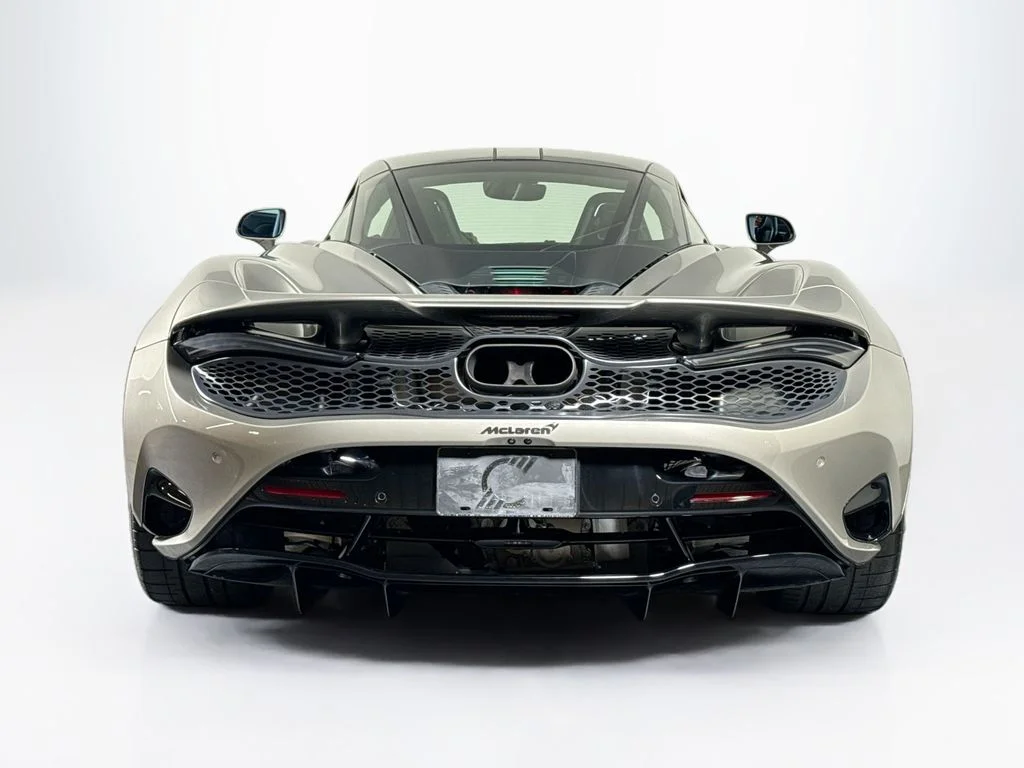 Used 2025 Blade Silver McLaren Coupe image 4