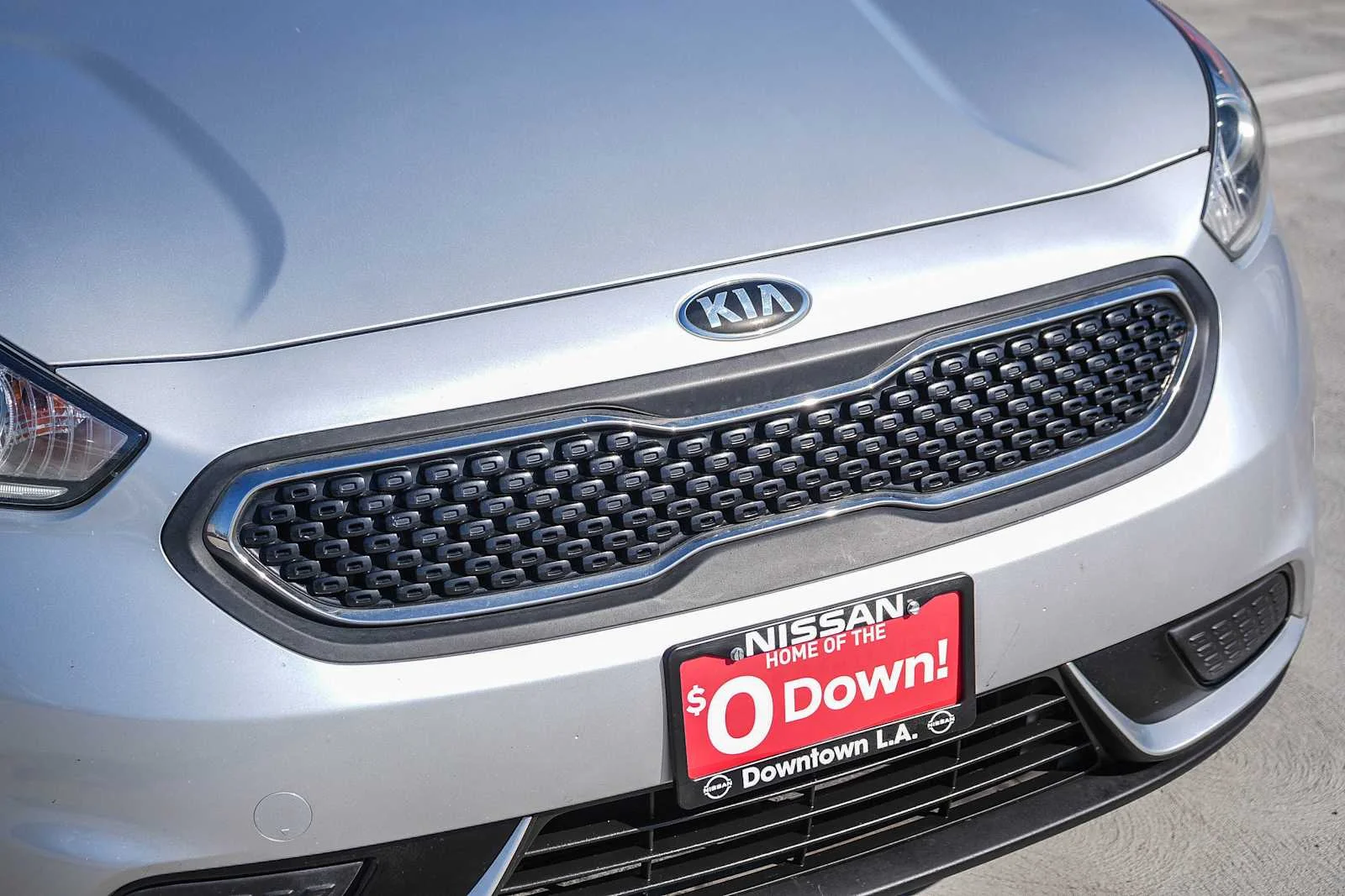 Used 2019 Silky Silver Kia LX image 5