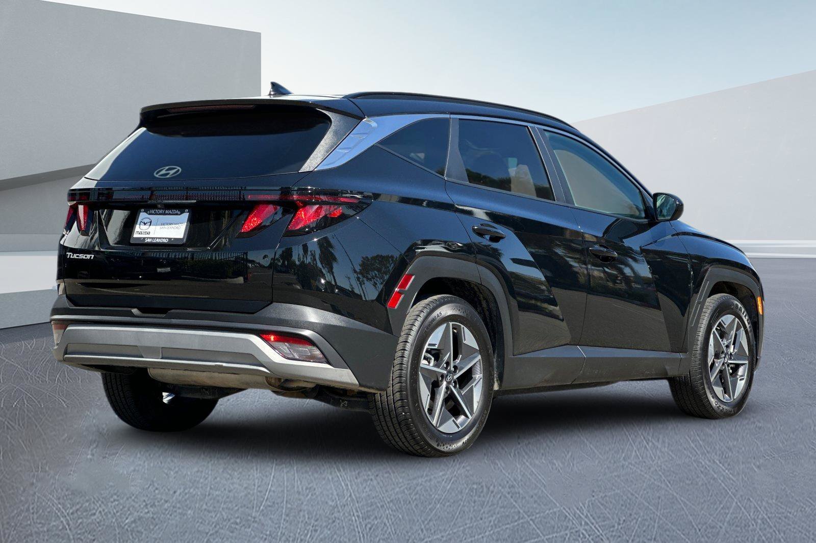 Used 2025 Black Hyundai SEL image 4