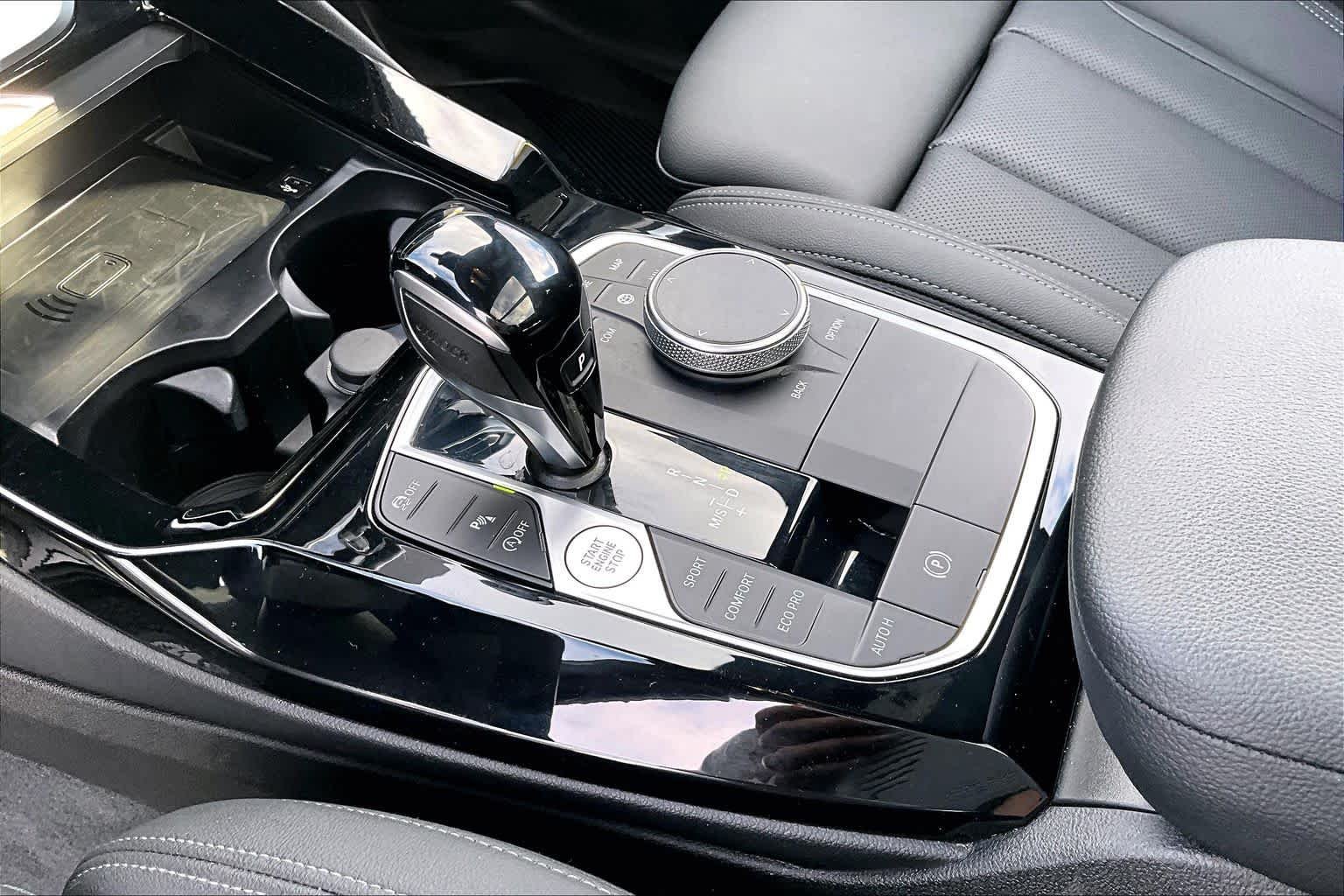 Used 2024 Alpine White BMW sDrive30i image 17
