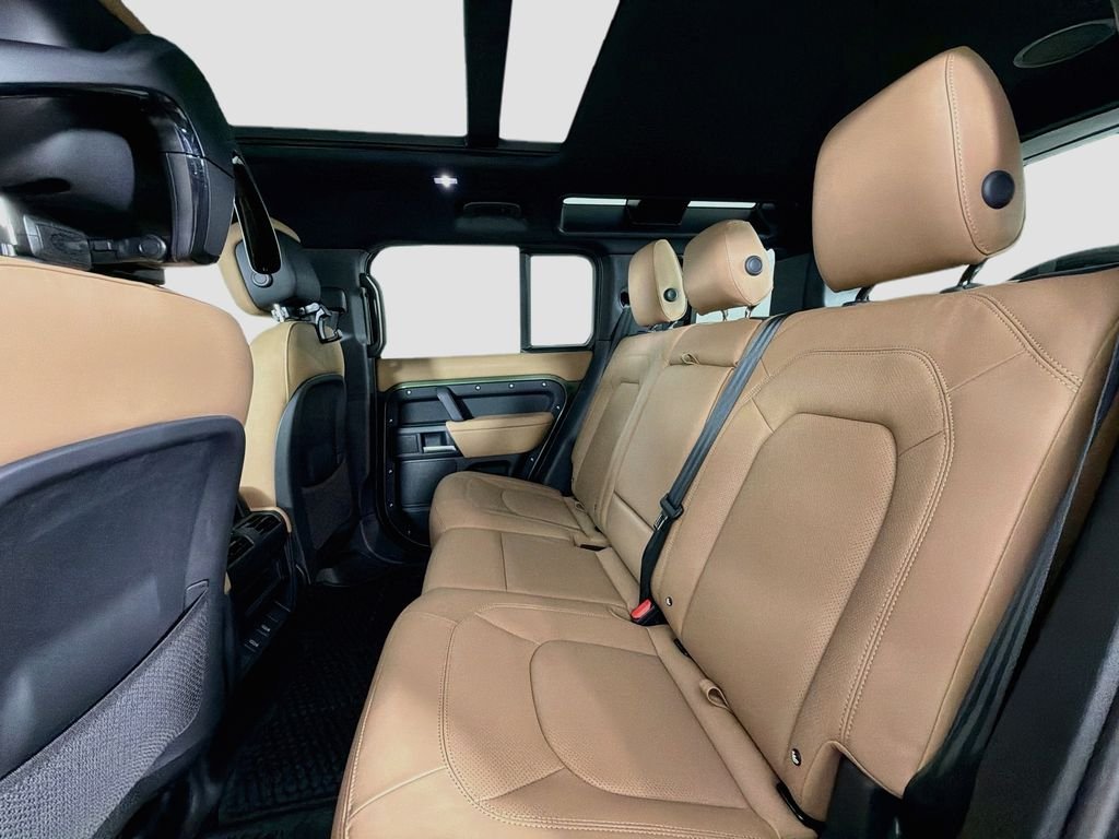 New 2026 Woolstone Green Land Rover X-Dynamic SE image 26