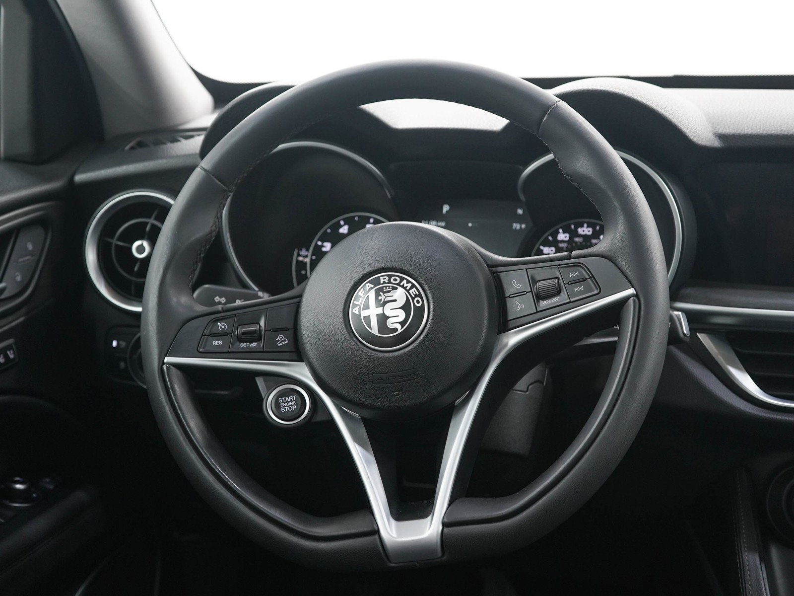 Used 2019 Alfa Rosso Alfa Romeo Ti image 17