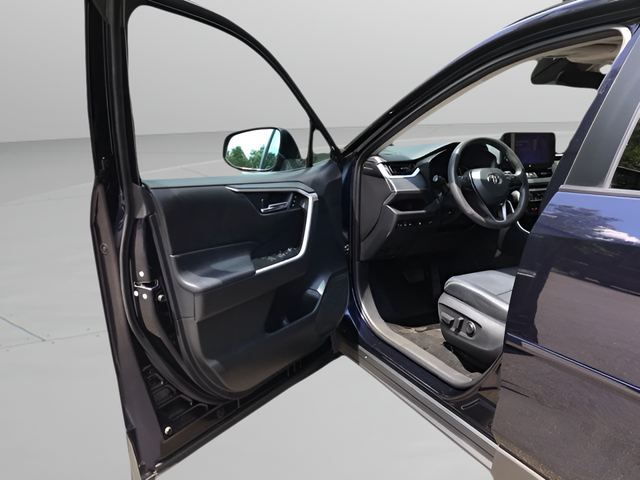 Used 2024  Toyota XLE Premium image 11