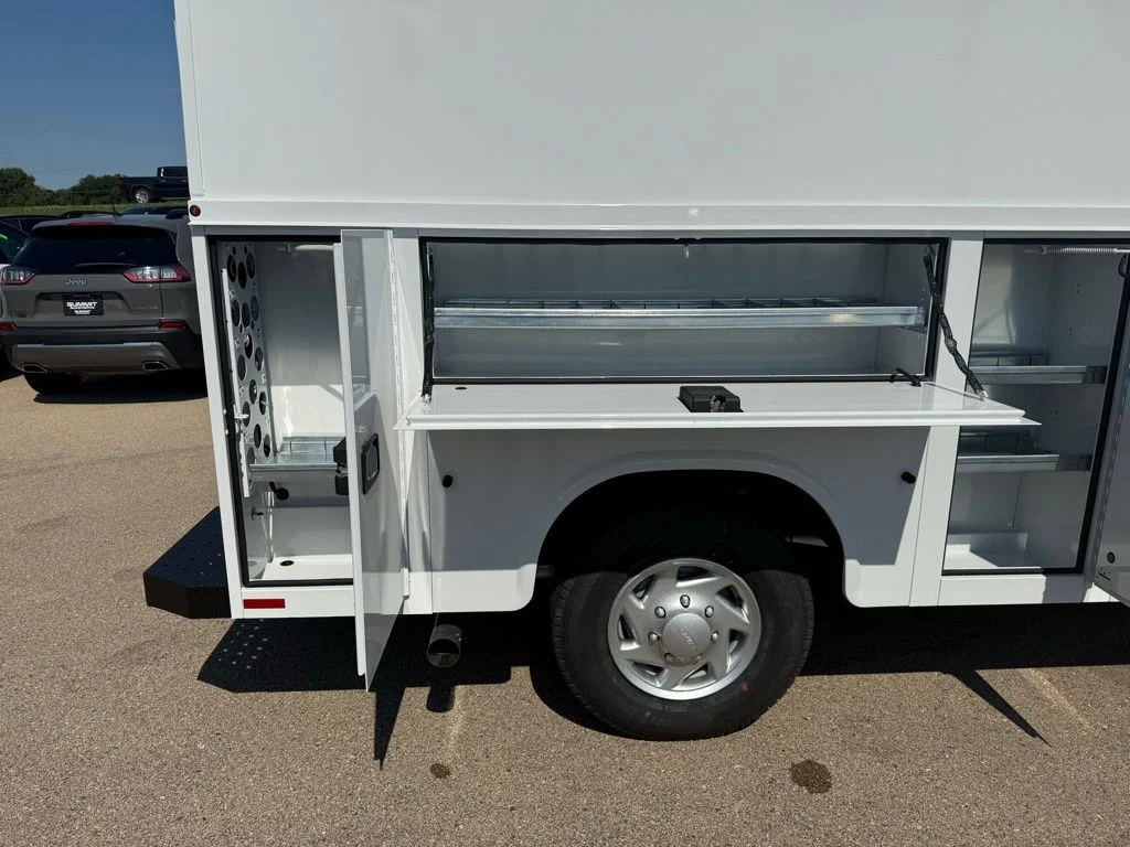 New 2026 Oxford White Ford E-350 SRW image 38