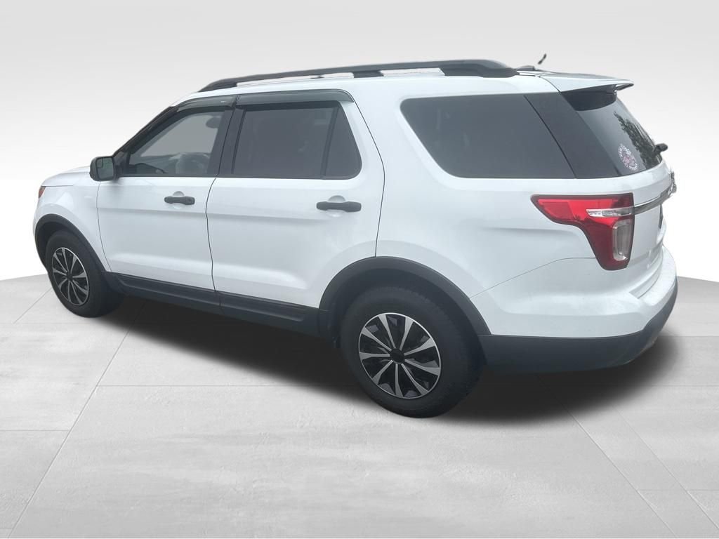 Used 2013 White Ford Base image 9