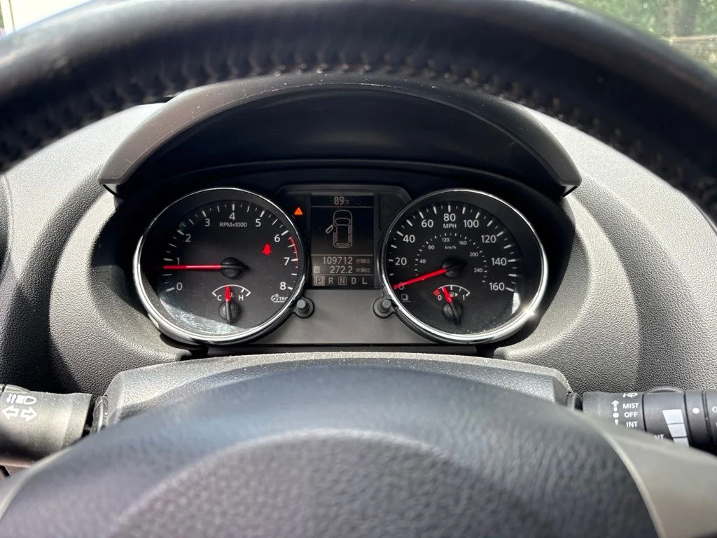 Used 2012 Silver Nissan SL image 24