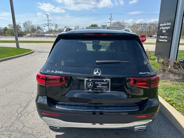 New 2026 Night Black Mercedes-Benz GLB 250 image 4