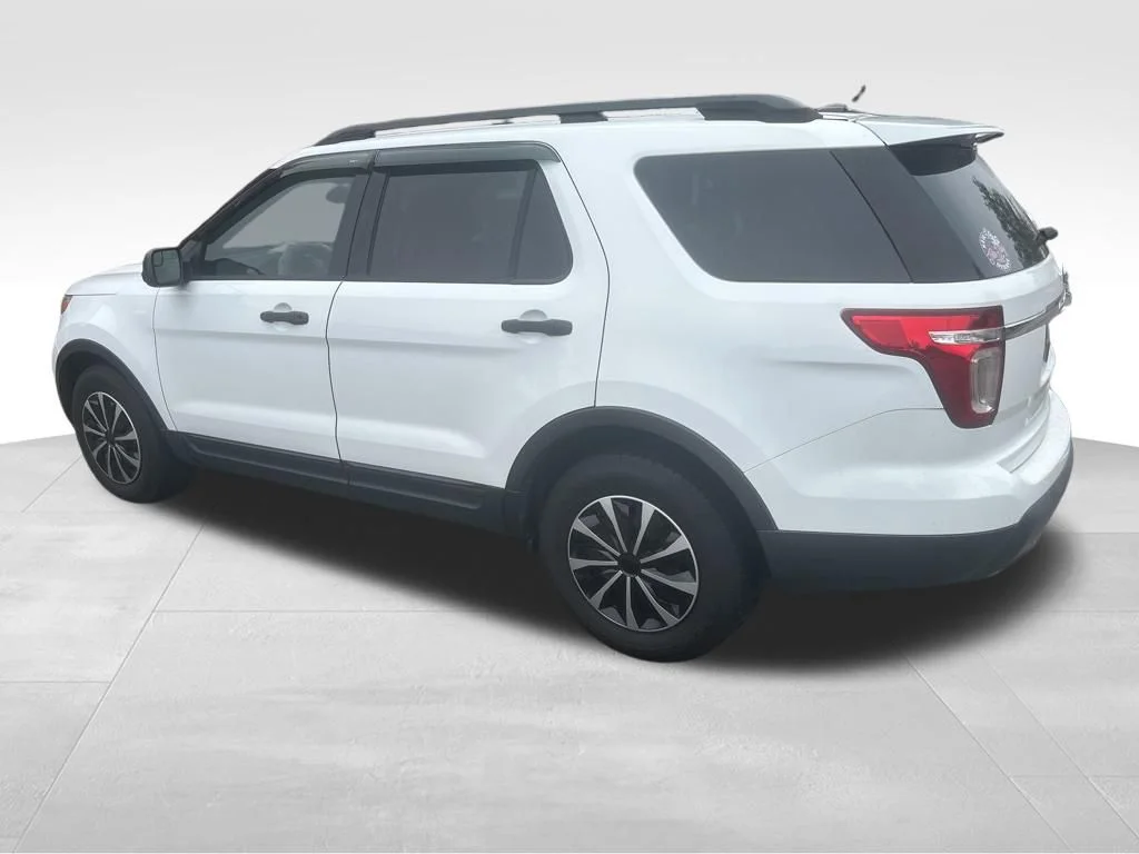 Used 2013 White Ford Base image 11