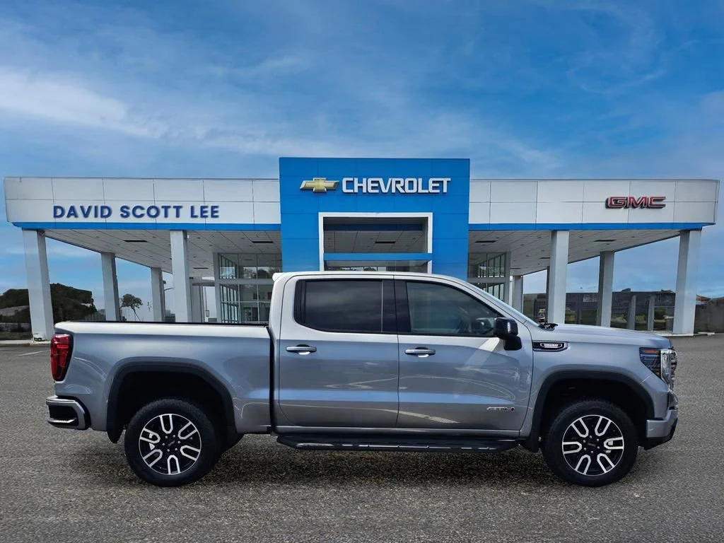 Used 2025 Sterling Metallic GMC AT4 image 8