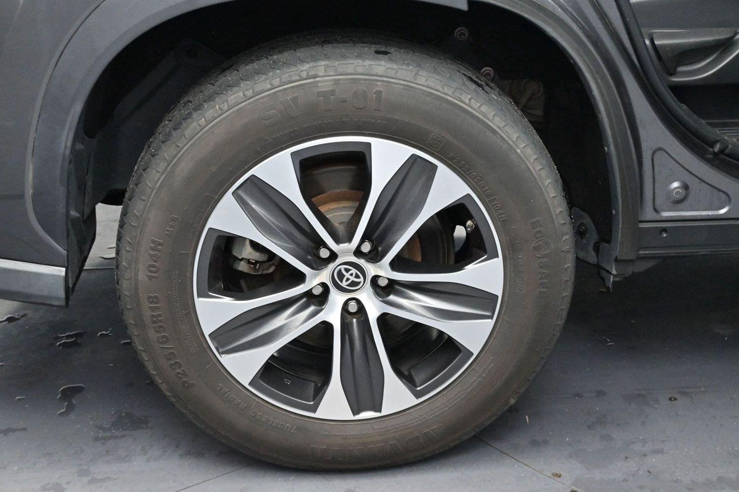 Used 2022 Magnetic Gray Metallic Toyota XLE image 40