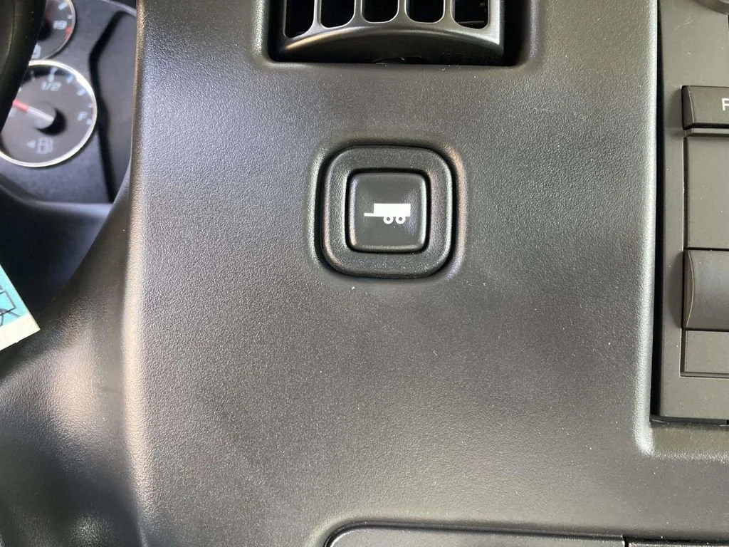 New 2026 Summit White GMC Work Van image 19
