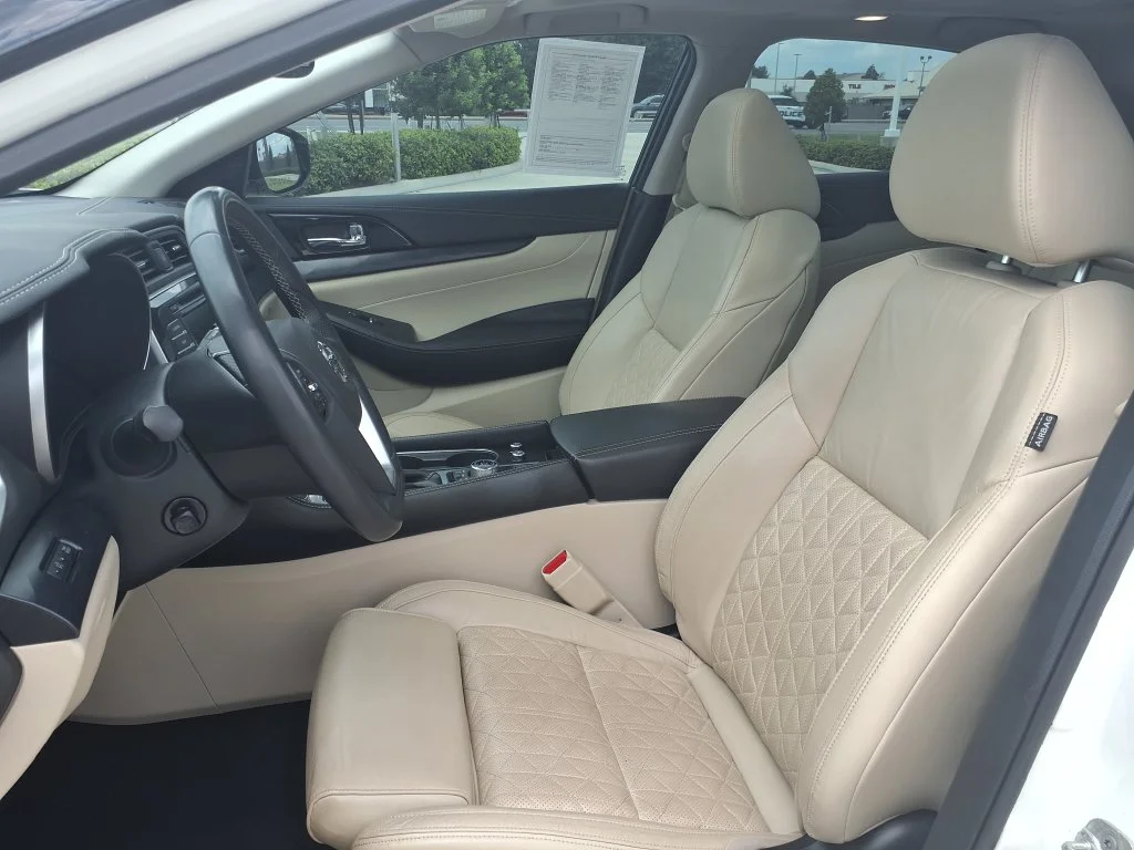 Used 2021 White Nissan Platinum image 11