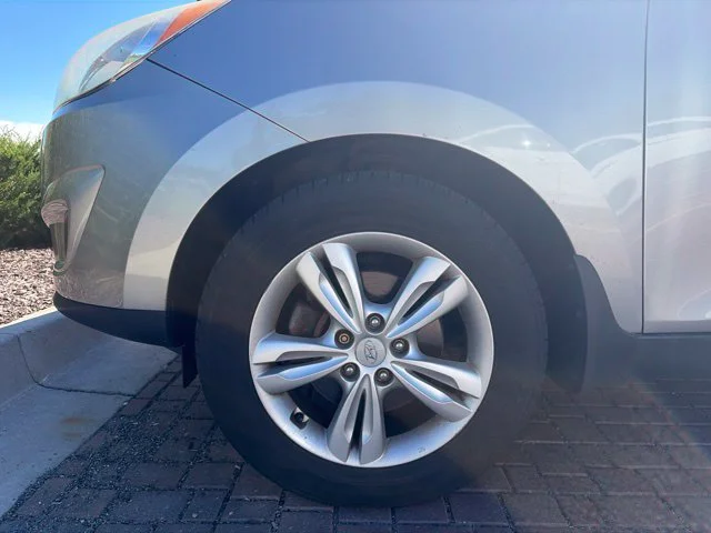 Used 2012 Gray Hyundai GLS image 11