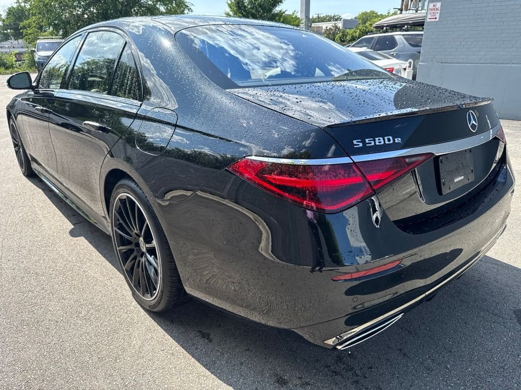 Used 2023 Black Mercedes-Benz S 580e image 3