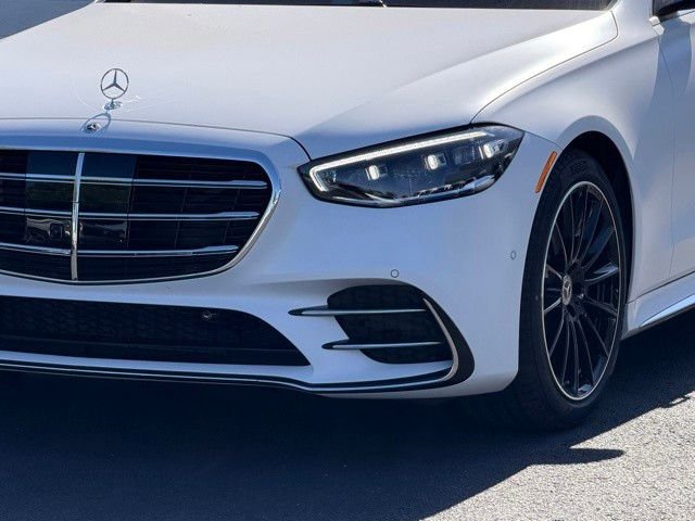 New 2026 MANUFAKTUR Moonlight White Magno Mercedes-Benz S 580 image 2