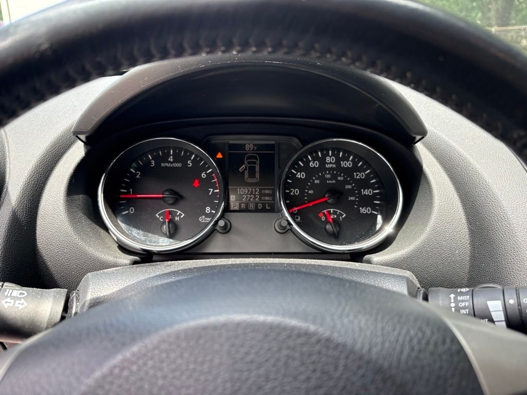 Used 2012 Silver Nissan SL image 24
