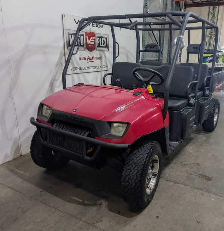 Used 2009 RED Polaris Crew image 2