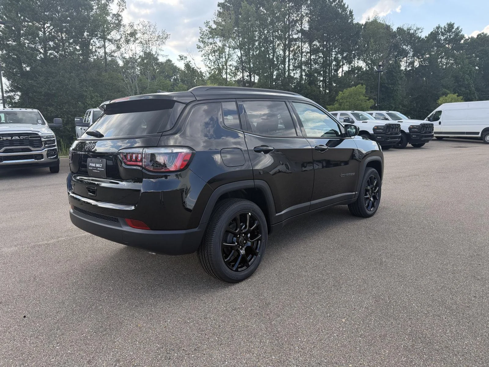 New 2026 Diamond Black Crystal Pearlcoat Jeep Latitude Altitude image 6