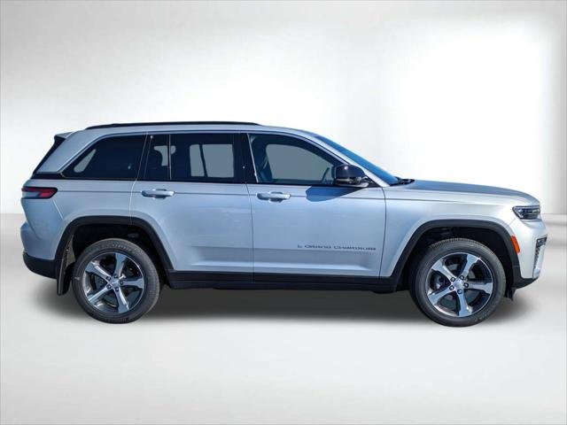 New 2026 Silver Zynith Exterior Paint Jeep Limited image 29