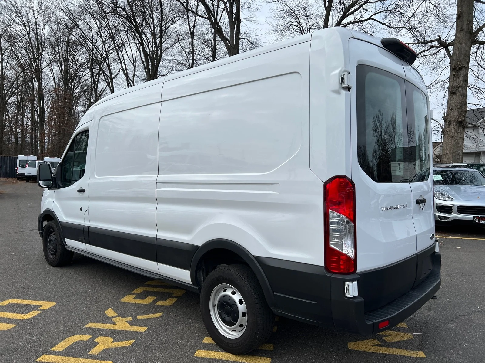 Used 2021 WHITE Ford t-250 148