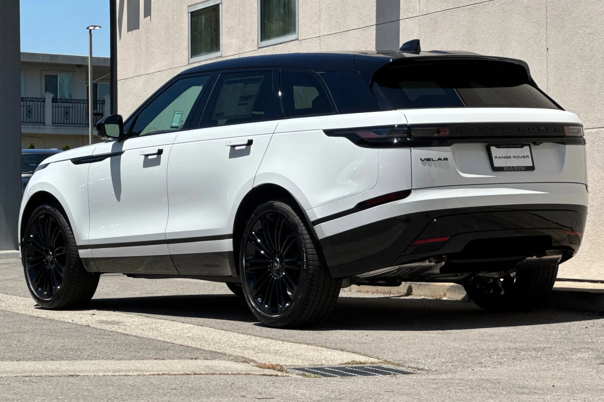 New 2026 Fuji White Land Rover Dynamic SE image 6