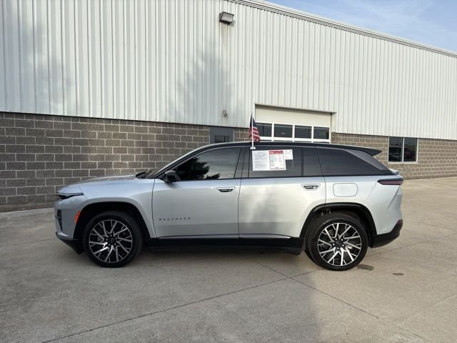 Used 2025 Silver Jeep Limited image 10