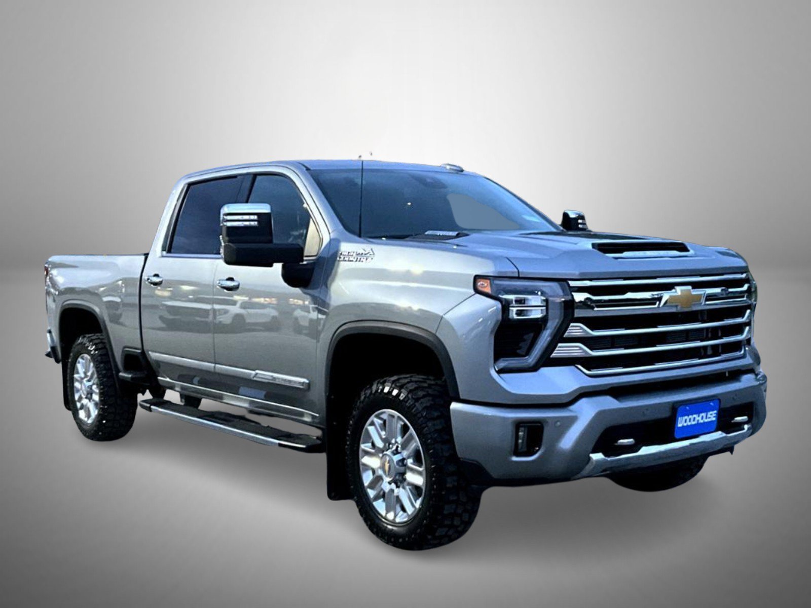 Used 2024 Gray Chevrolet High Country image 3