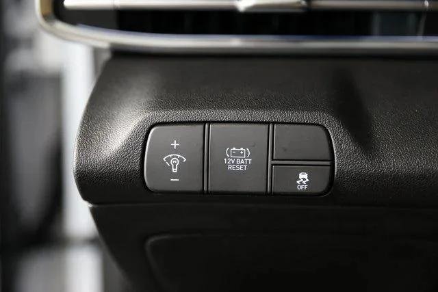 2025 Hyundai Elantra Limited - Photo 75