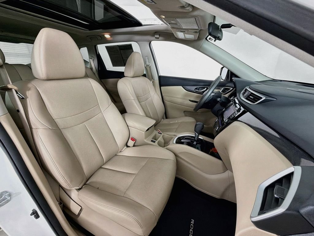 Used 2016 Pearl White Nissan SL image 30