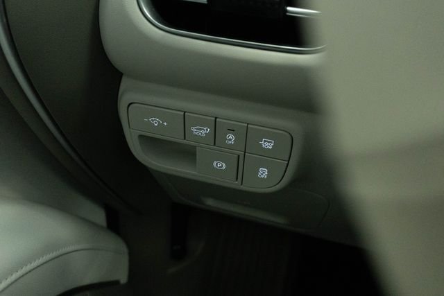 Certified Used 2026 White Hyundai SEL Convenience image 10