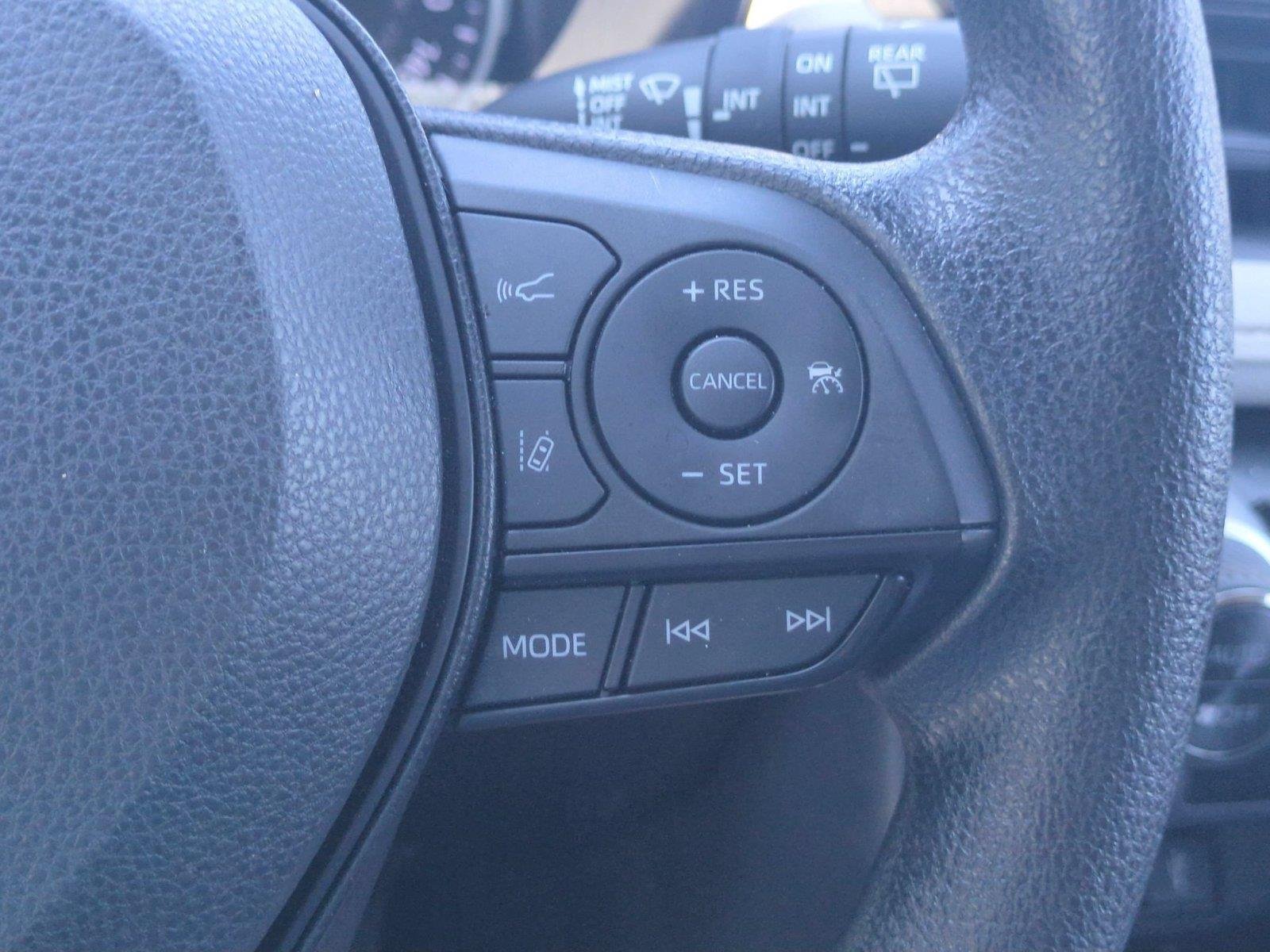Used 2022 White TOYOTA  image 21