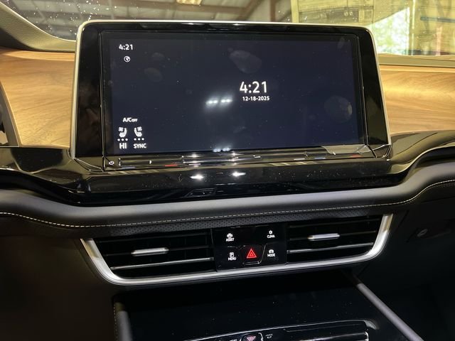 New 2026 Silver Volkswagen 2.0T SE w/Technology image 18
