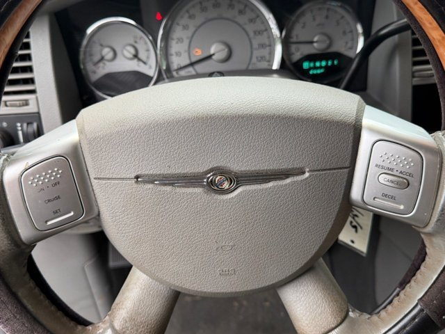Used 2007 Silver Chrysler Limited image 17