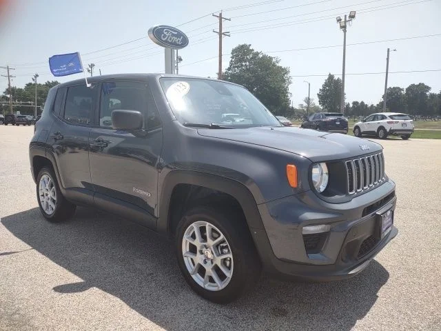 Certified Used 2023 Graphite Gray Jeep Latitude image 7