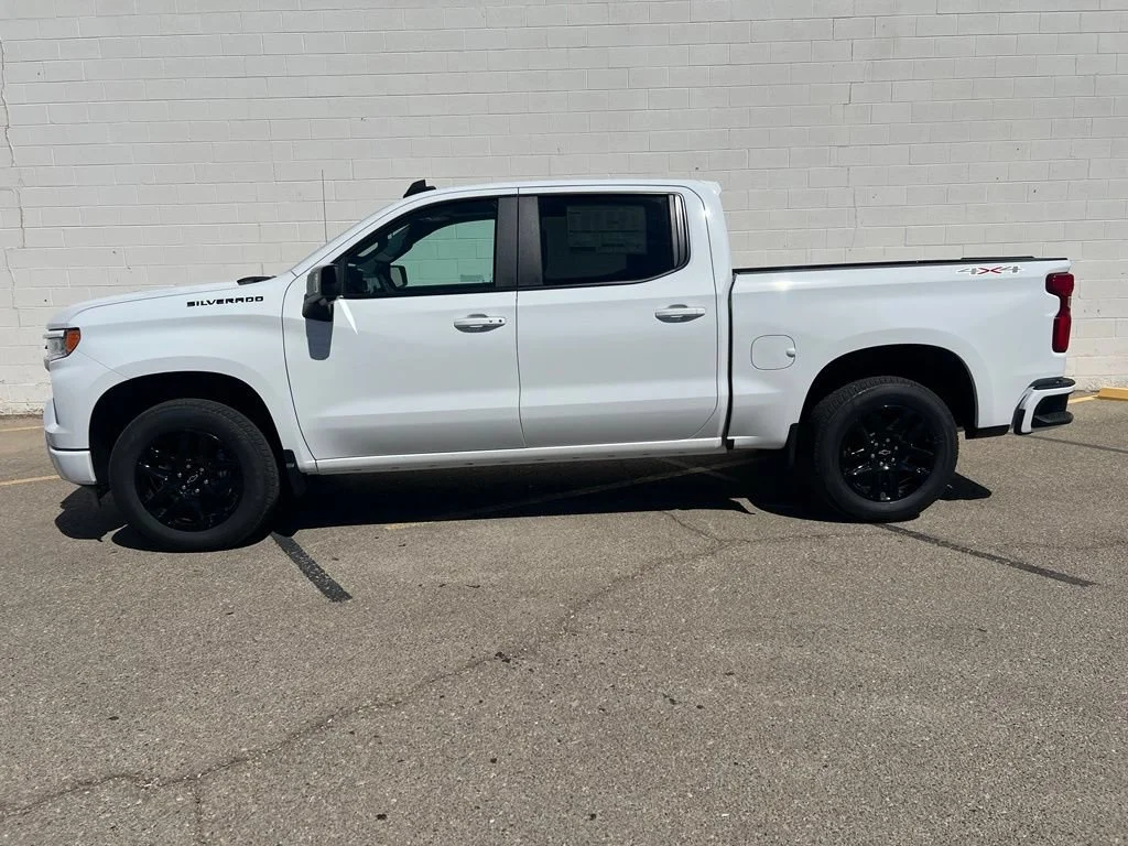 New 2026 Summit White Chevrolet RST image 4