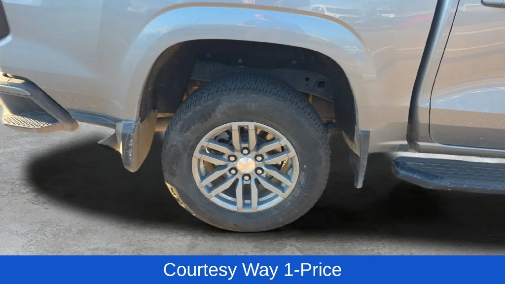 Used 2023 Gray Chevrolet LT image 12