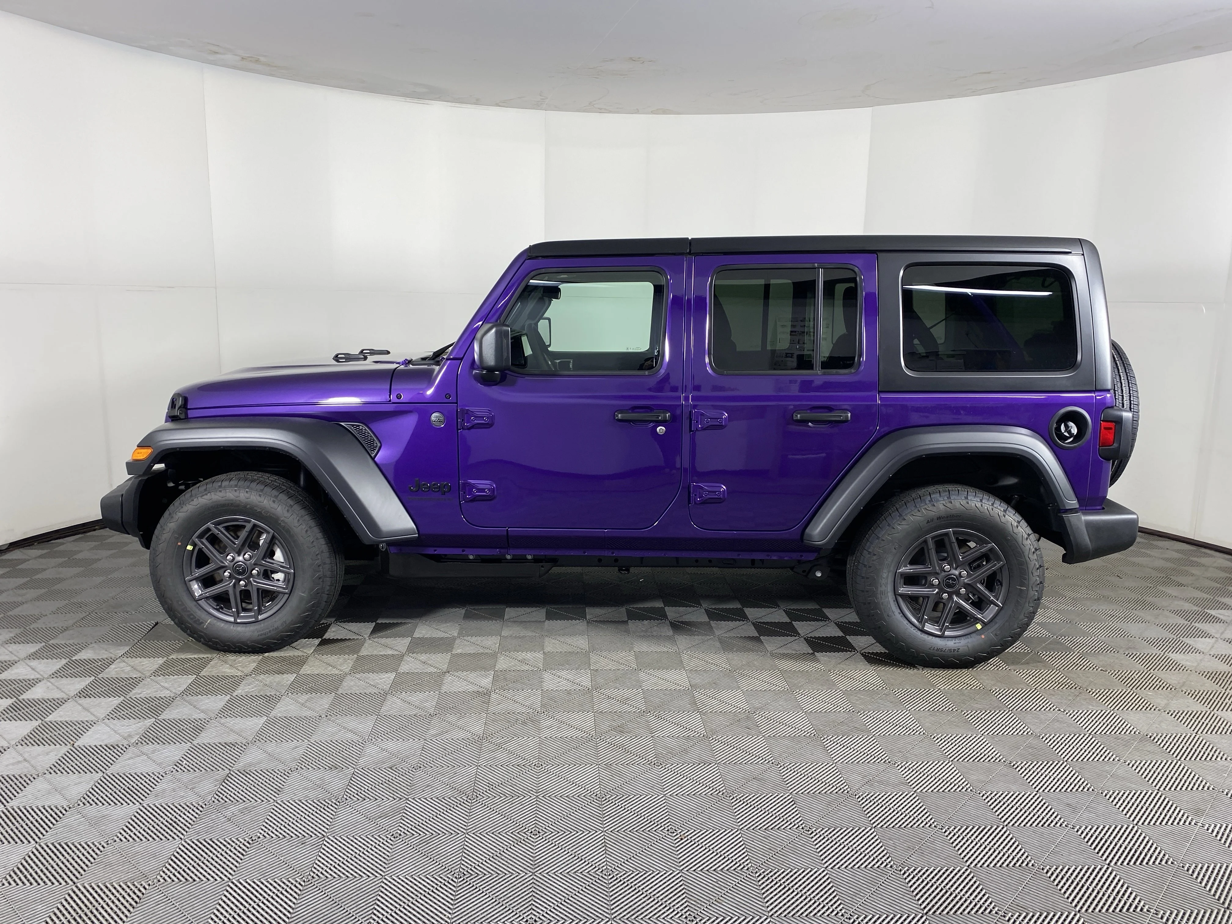 New 2026 Reign Jeep Sport S image 9