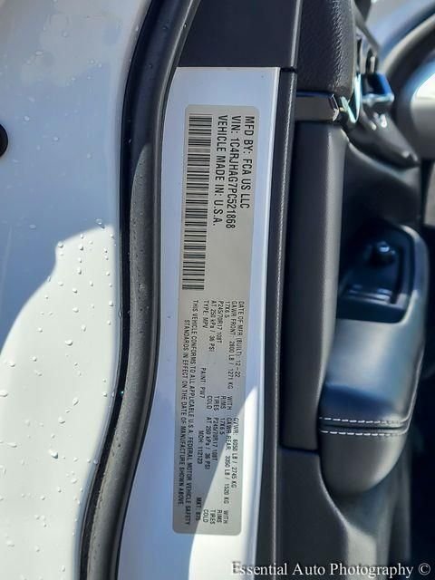 Used 2023 White Jeep Laredo image 30