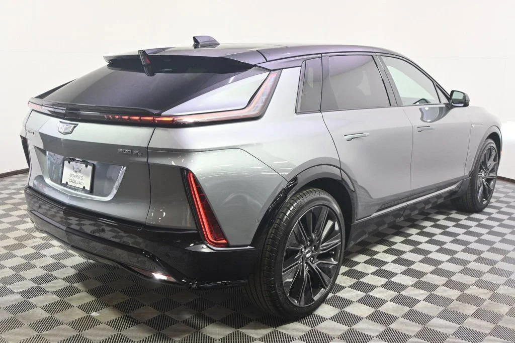 New 2025 Argent Silver Metallic Cadillac Sport 3 image 7